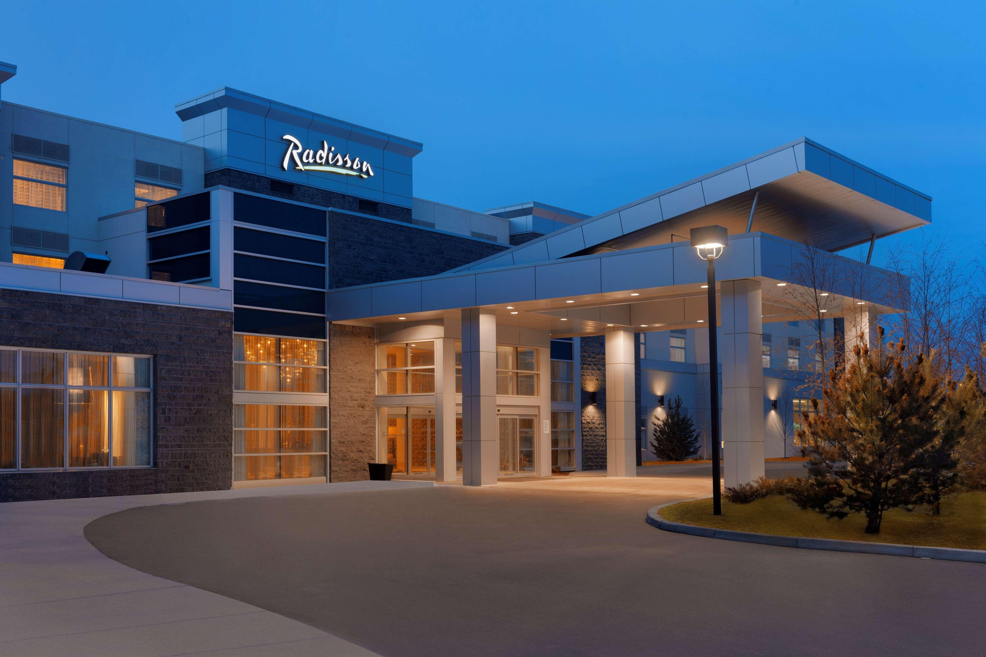 Radisson Hotel & Conference Centre Calgary Airport Екстер'єр фото