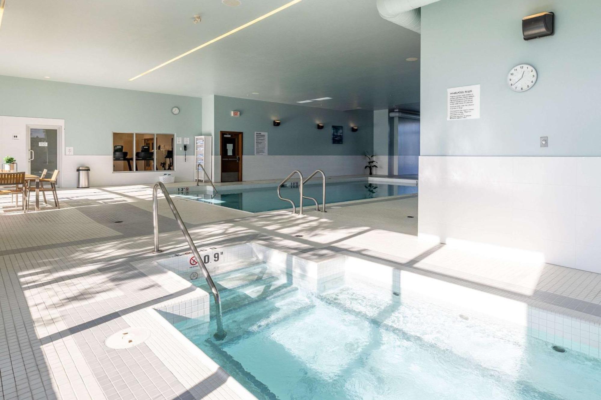 Radisson Hotel & Conference Centre Calgary Airport Екстер'єр фото