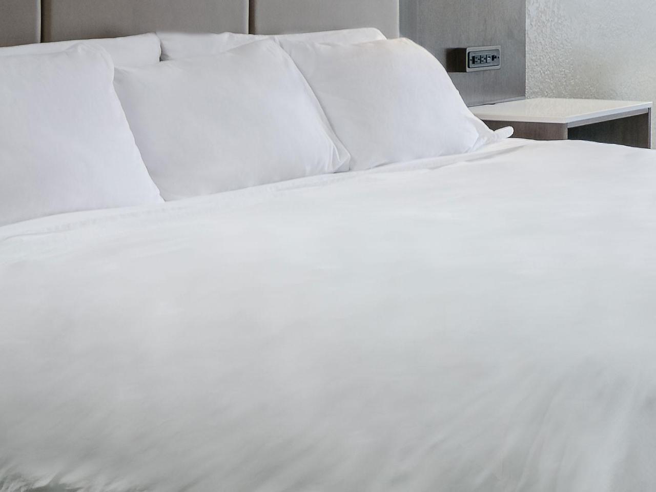 Radisson Hotel & Conference Centre Calgary Airport Екстер'єр фото