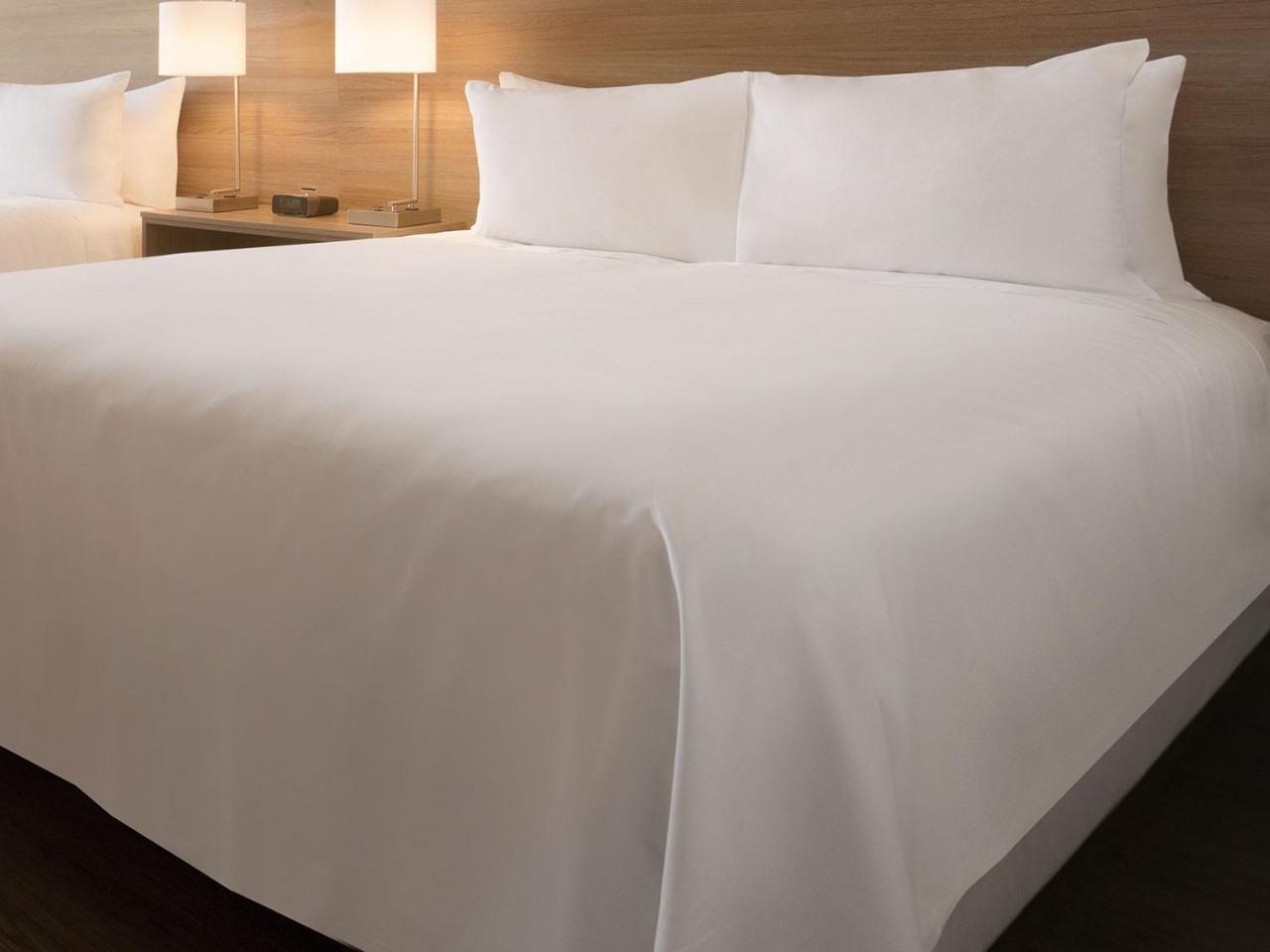 Radisson Hotel & Conference Centre Calgary Airport Екстер'єр фото